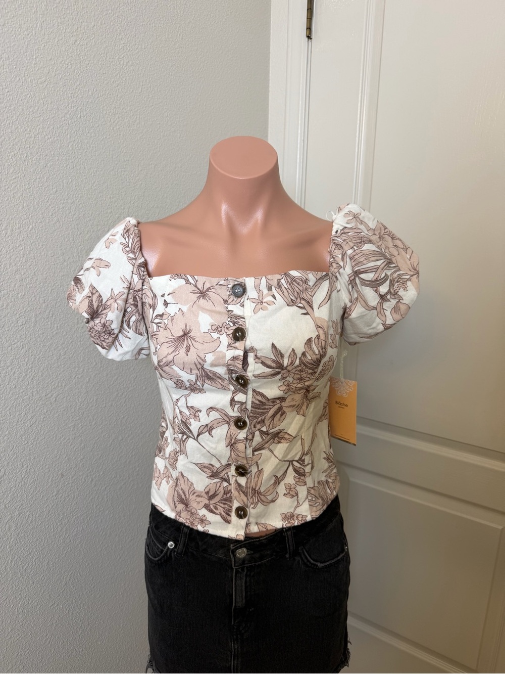 Square Neck Puff Sleeve Button-Front Crop Top in White & Dusty Rose